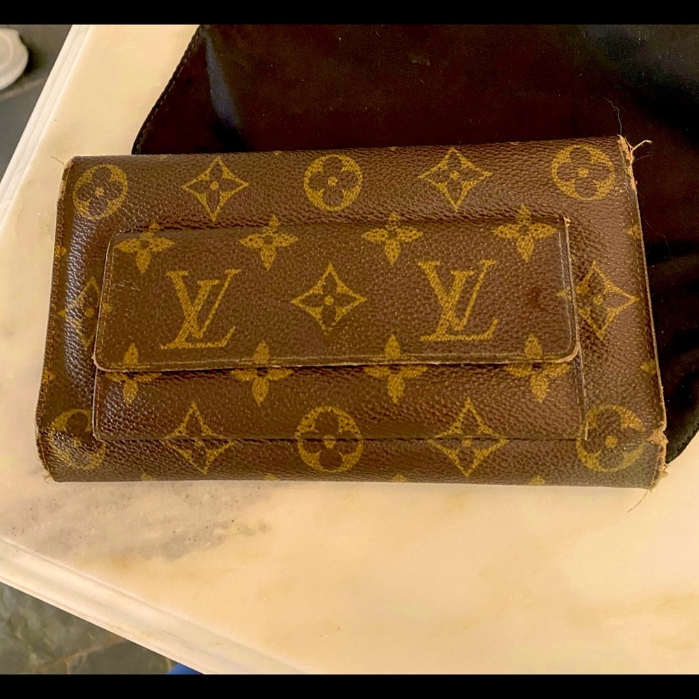 Louis Vuitton authentic long wallet w/back pocket